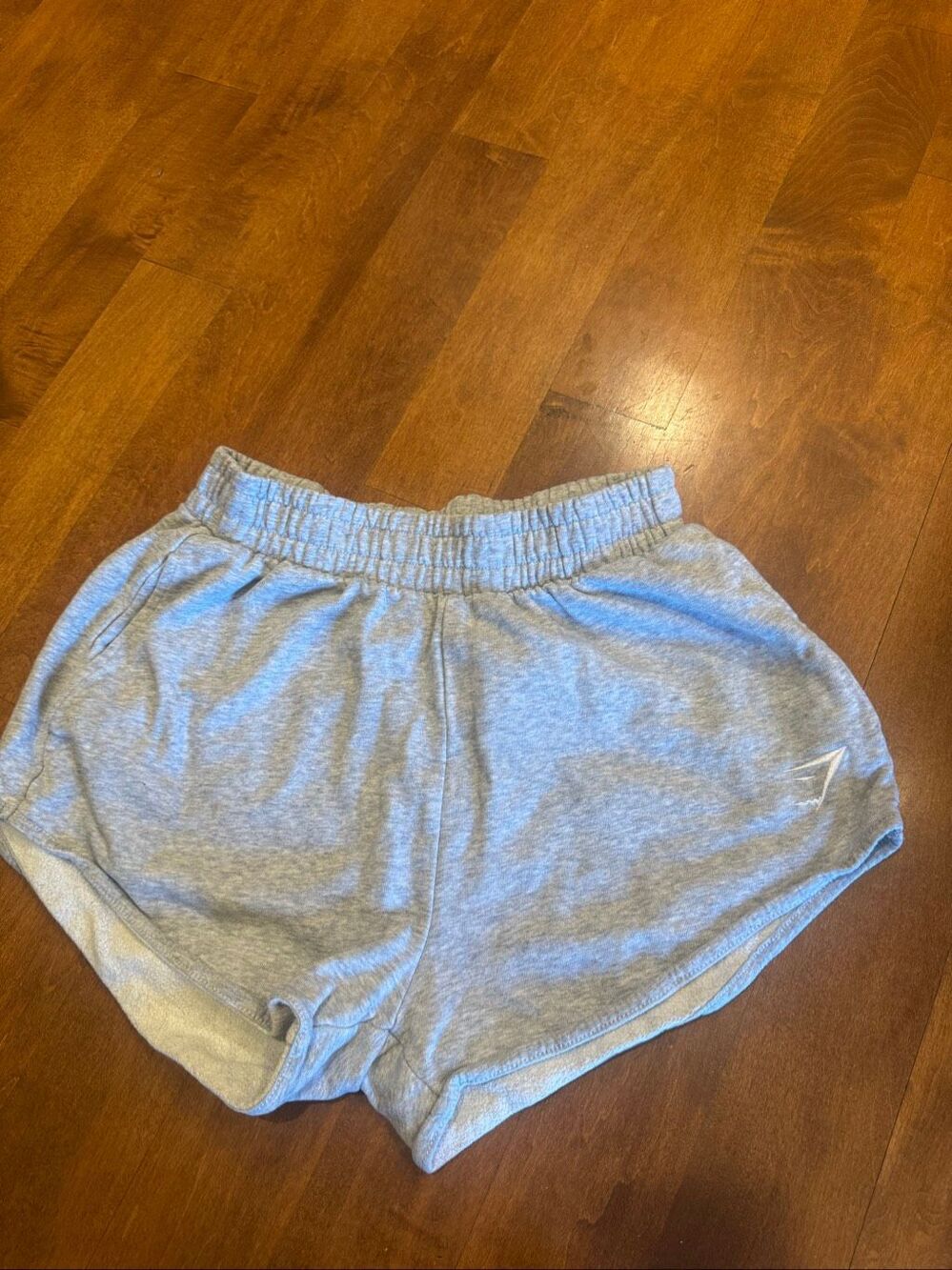 Gymshark Legacy Women’s Size Small Gray Loose Fit Sweat Shorts Pockets